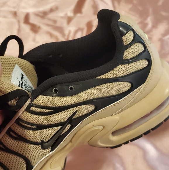 Like New TN Nike Air Max Plus Limited Edition Tan & Black Sneakers! Size 5.5Y/7! - Picture 11 of 16
